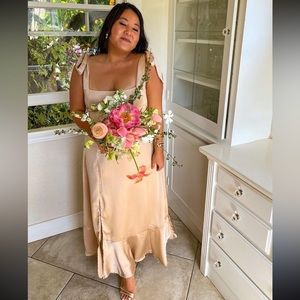 Show Me Your Mumu Claire midi dress in champagne luxe satin 🥂🥂✨